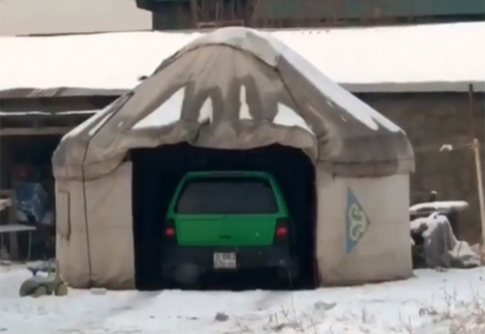 Киіз үйді гаражға айналдырған тұрғын көптің ашуына тиді (видео)