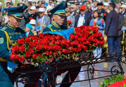 Жеңіс күніне арналған ақпараттық жұмыстағы тезистік бағдарлау  