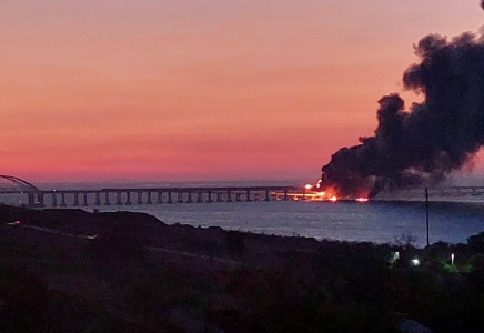 Қырым көпіріндегі жарылыстан үш адам қаза тапты