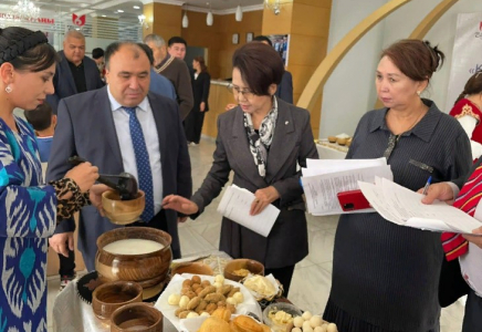 Шымкентте этнос өкілдерінің арасында қымыз дайындаудан сайыс өтті