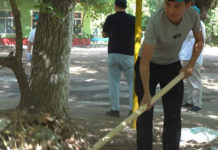 ТҮРКІСТАН: Білім басқармасының ұжымы лагерьде сенбілік өткізді