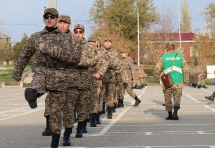 ​Шымкентте осы күзде әскерге шақырылғандар оқуға кірісті