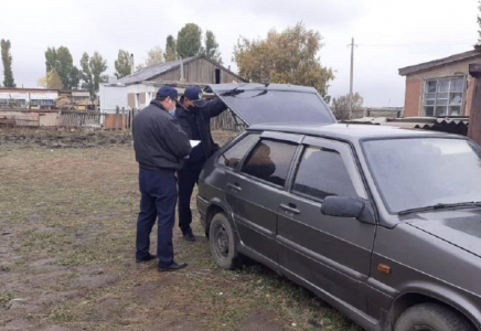 Түні бойы іздеген: жоғалған бала әкесінің ескі көлігінің жүксалғышынан табылды 