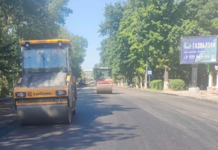 ШЫМКЕНТ: Иляев көшесінде орташа жөндеу жұмыстары жүргізіліп жатыр