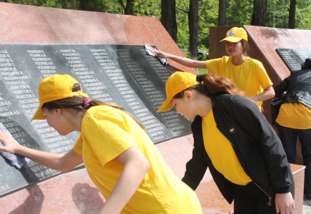 ТҮРКІСТАН: Ұлы Отан соғысы ардагерлерінің есімдеріне құрмет көрсетілді