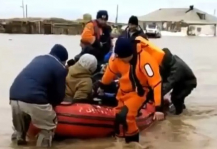 Ақтөбенің Әйтеке би ауданында бөгет бұзылып, адамдар эвакуацияланып жатыр