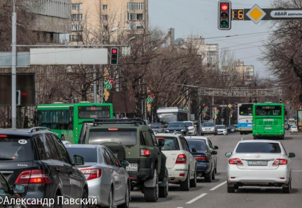 Алматыда қаланың ішінде жаяу және жеке көлікпен жүруге рұқсат берілді