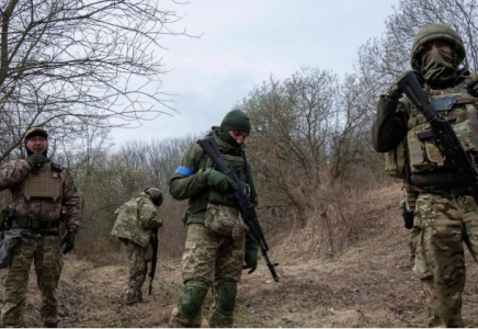 Зеленский 45 жастан асқан ер адамдар әскерге шақырылатынын мәлімдеді