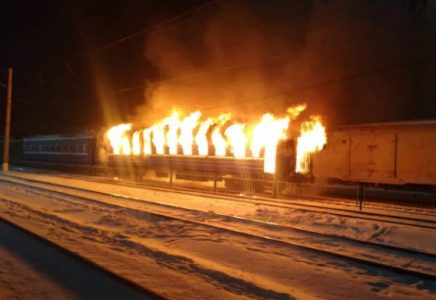 Нұр-Сұлтан теміржолында вагон өртенді - видео