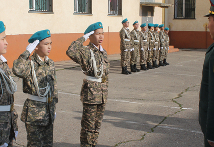 ШЫМКЕНТ: «Жас сарбаздар» ҚР Қарулы күштерінің ардагерлерімен кездесті