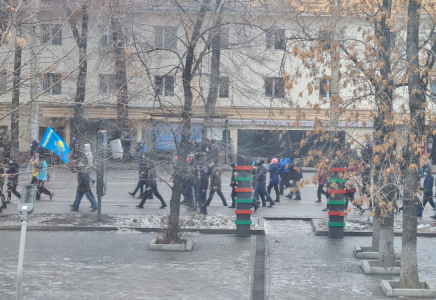 Алматыда әскерилер бейбіт митингке шыққандармен қақтығысқан жоқ - генерал-майор