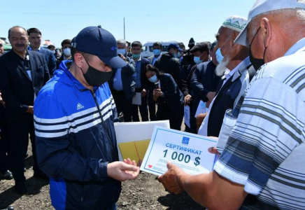 Мақтааралда эвакуацияланған әр отбасына 1 мың АҚШ долларынан беріле бастады  