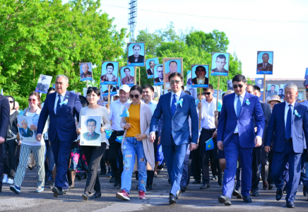 Шымкентте Жеңіс күніне арналған «Батырларға тағзым»  шеруі өтті