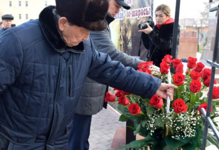 ​ТҮРКІСТАН: Аудандар мен қалаларда Ауған соғысы ардагерлеріне құрмет көрсетілді