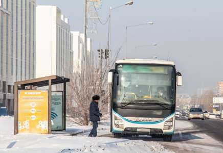 Жүргізуші аязды күні мүгедек студентті автобустан түсіріп тастаған