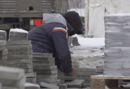 Петропавлда қар астындағы шөпті шауып жүргендер күлкіге қалды  