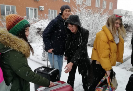 Қытайдан эвакуацияланған алматылықтар карантиннен кейін үйіне жіберілді