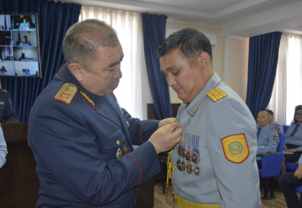 ​ҚР Президентінің жарлығымен Түркістан облысының өрт сөндірушілері мен полицейлері марапатталды