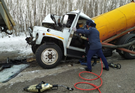 Жүк көлігінің жүргізушісі жантүршігерлік жол апатынан таңғаларлық жағдайда аман қалды