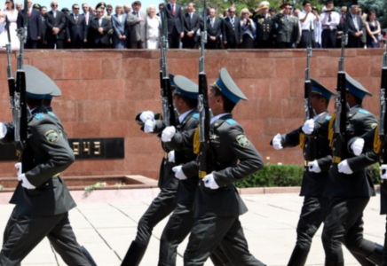 Өзбекстан 9 мамырда әскери парад өткізбейді