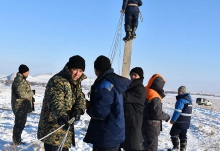 ТҮРКІСТАН: Созақтағы құлаған электр бағаналары қалпына келтірілді