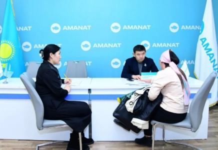 ​«AMANAT» ПАРТИЯСЫ: ДЕПУТАТ БІР ТОП АЗАМАТҚА КӨМЕКТЕСТІ