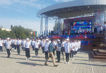 Түркістан облысында өткен Денсаулық фестивалінде тұрғындар тегін ем алды