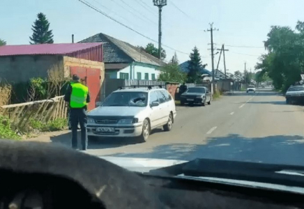 Өскеменде жолдың рұқсат етілмеген жерінен өткен оқушыны көлік қағып кетті