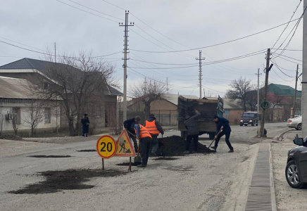 ШЫМКЕНТ: Жауын-шашыннан ойылған жолдарды қалпына келтіру жұмыстары басталды