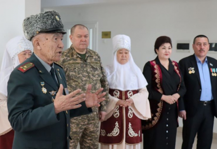 ​Наурыз: Шымкенттің аталары мен әжелері әскерге шақырылушыларға қолдау көрсетті