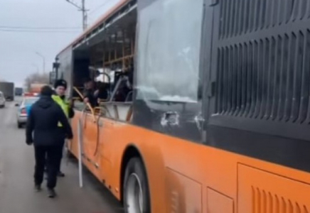 Желіде Павлодарда автобуспен болған жантүршігерлік апаттың видеосы тарады