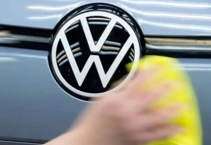 Неміс алыбы Volkswagen Германияда зауыттарын жауып жатыр