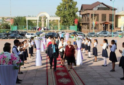 Төлеби ауданының әкімі ұстаздарды дән себуші бағбанға теңеді