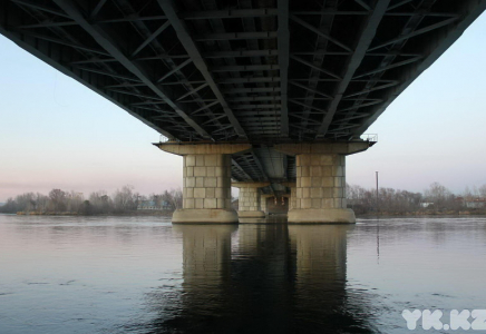 ​Көпірден секірмек болған қария құтқарылды