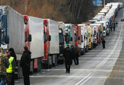 Қазақстан Украинадағы жүк көліктерін қайтару үшін Польшадан көмек көрсетуді сұрады