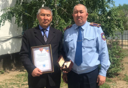 Қостанай облысында адам өлтірген күдіктіні ұстаған әкім марапатталды