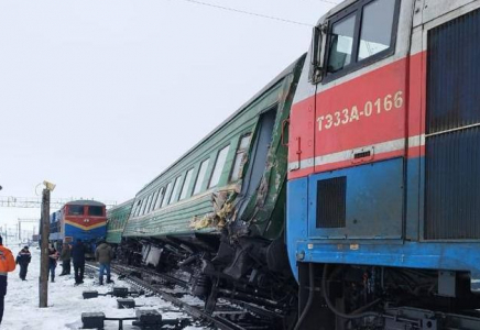 Ақтөбе облысында локоматив пен жолаушылар пойызы соқтығысты