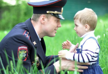 Шымкенттік полицейлер әкесінен айырылған бүлдіршіндердің арманын орындады (видео)