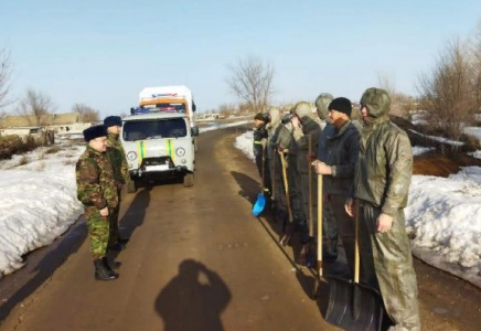 БҚО-да тасқын су шайып кеткен соң бірнеше көлік жолы жабылды 