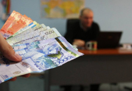 Бұрынғы жемқорды жұмысқа алғандар 300 мың теңге айыппұл төлейді