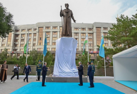 Қасым-Жомарт Тоқаев пен Шавкат Мирзиёев Астанадағы Әлішер Науаи ескерткішін салтанатты түрде ашты