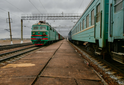 Поезд вагонының астынан өтпек болған екі баланы тоқ соқты  