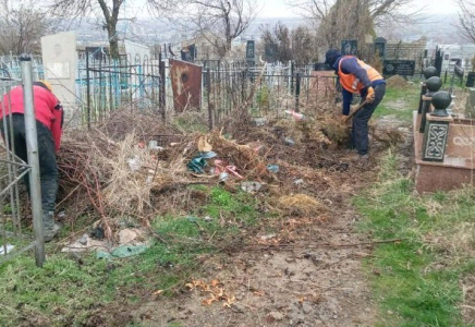 Шымкентте мазарат аумағында тазалық жұмыстары жүргізілді