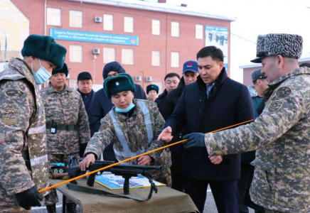 ​Шымкент қаласының әкімі әскери бөліммен танысты