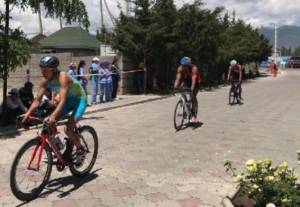 Қазақстандық триатлоншылар Орталық Азия чемпионатынан 12 медаль жеңіп алды