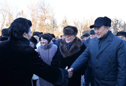 Шымкенттік делегация Жамбыл облысын 80 жылдық мерейтойымен құттықтап барды