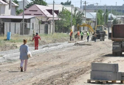 ШЫМКЕНТ: Ақжайық шағынауданына кәріз жүйесі тартылып жатыр