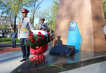 ШЫМКЕНТ: Полицейлер Шалхар Ақымғалиевті еске алды